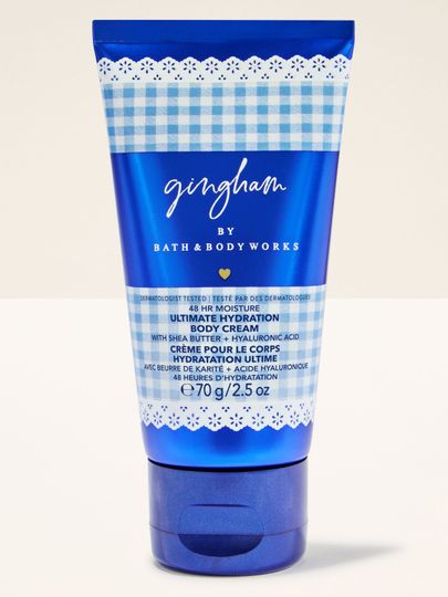 Tělový krém Bath & Body Works Gingham 70 g v modré tubě s klasickým gingham vzorem.
