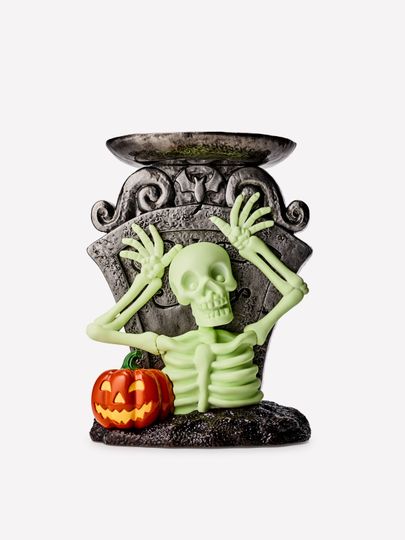 Podstavec na tříknotovou svíčku s kostrou, náhrobkem a halloweenskou dýní