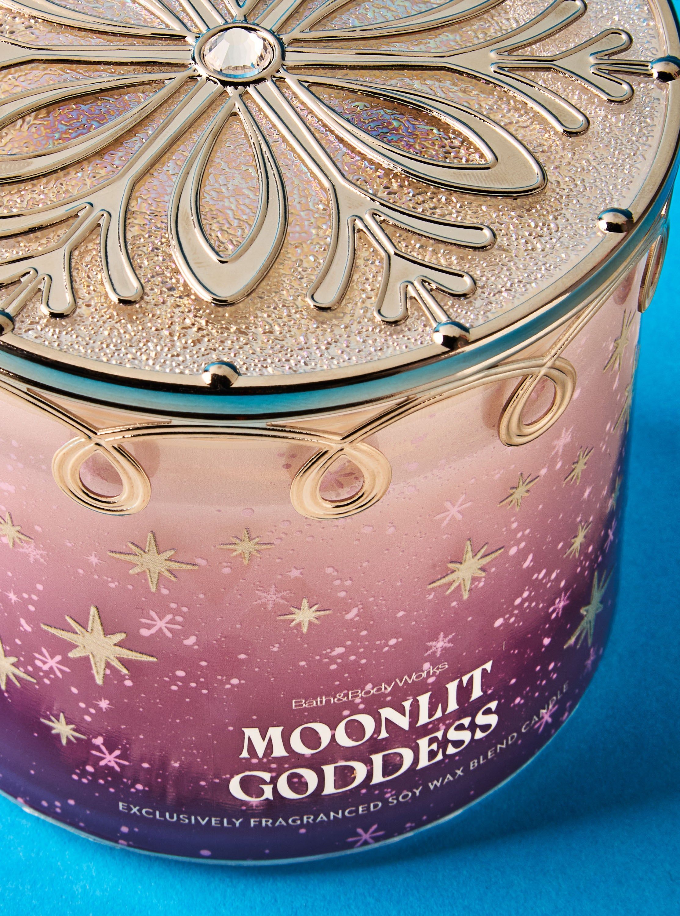 Vonná svíčka Moonlit Goddess Bath & Body Works s ozdobným kovovým víčkem