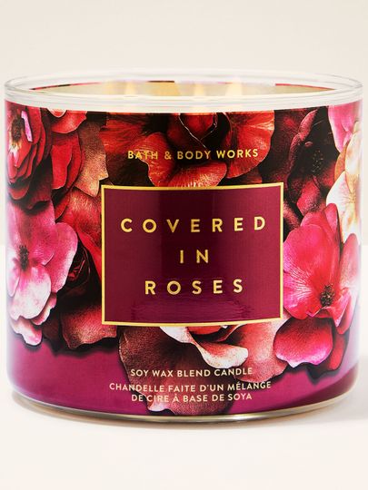 Svíčka Covered in Roses – výrazná růžová vůně, která zútulní domov elegantními květinovými tóny.