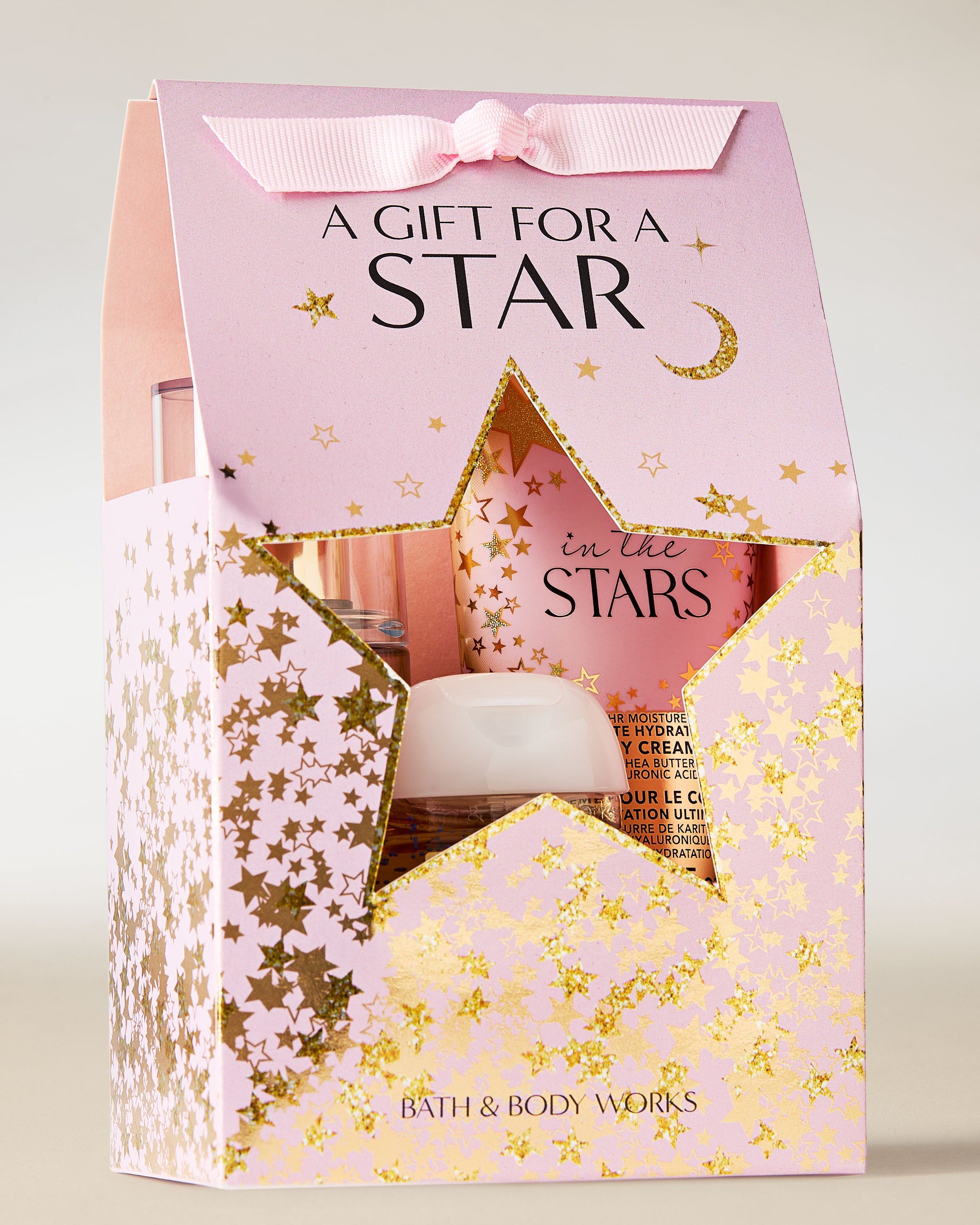 Balení setu In the Stars od Bath & Body Works v růžovo‑zlatém hvězdném stylu s výřezem ve tvaru hvězdy.