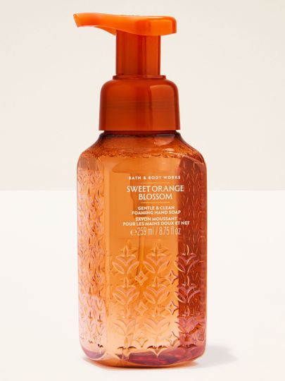 Pěnové mýdlo na ruce Bath & Body Works Sweet Orange Blossom 259 ml v oranžové lahvi s pumpičkou.