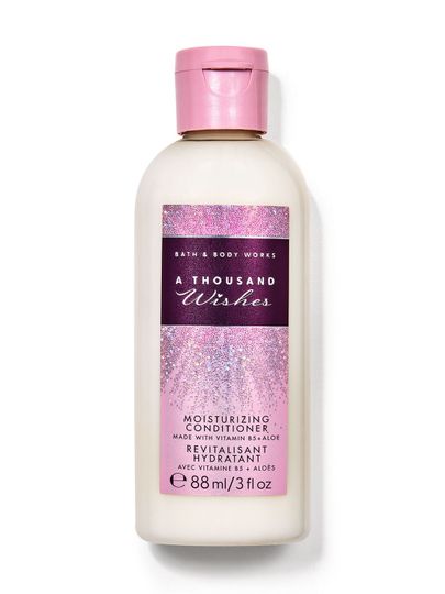 Odżywka do włosów "A Thousand Wishes" w białej butelce z brokatową, różową etykietą. Bath & Body Works.