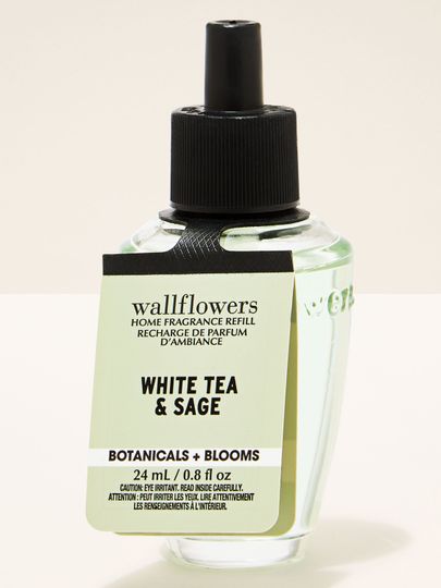 Náplň Wallflowers White Tea & Sage se svěží čajovo‑bylinkovou vůní v zelenkavé lahvičce 24 ml.