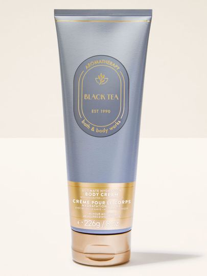 Tělový krém Bath & Body Works Aromatherapy "Black Tea" v šedé tubě se zlatými akcenty a uzávěrem.