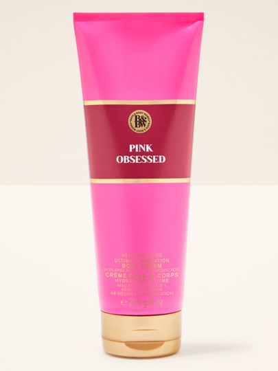Tuba tělového krému Bath & Body Works Pink Obsessed (226 g) v odstínech intenzivní růžové a bordó.