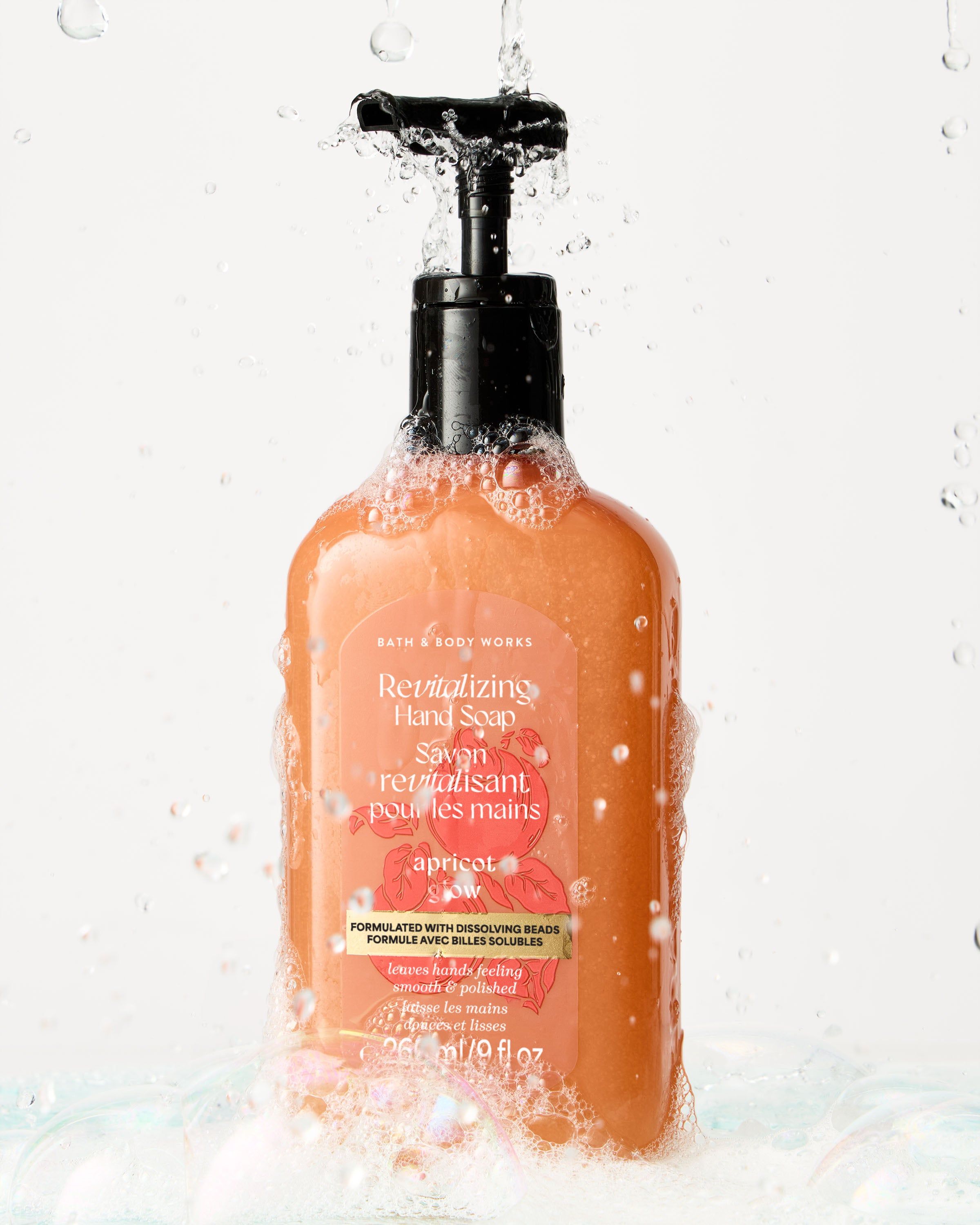 Bath & Body Works Apricot Glow revitalizační mýdlo na ruce s pumpičkou, 266 ml