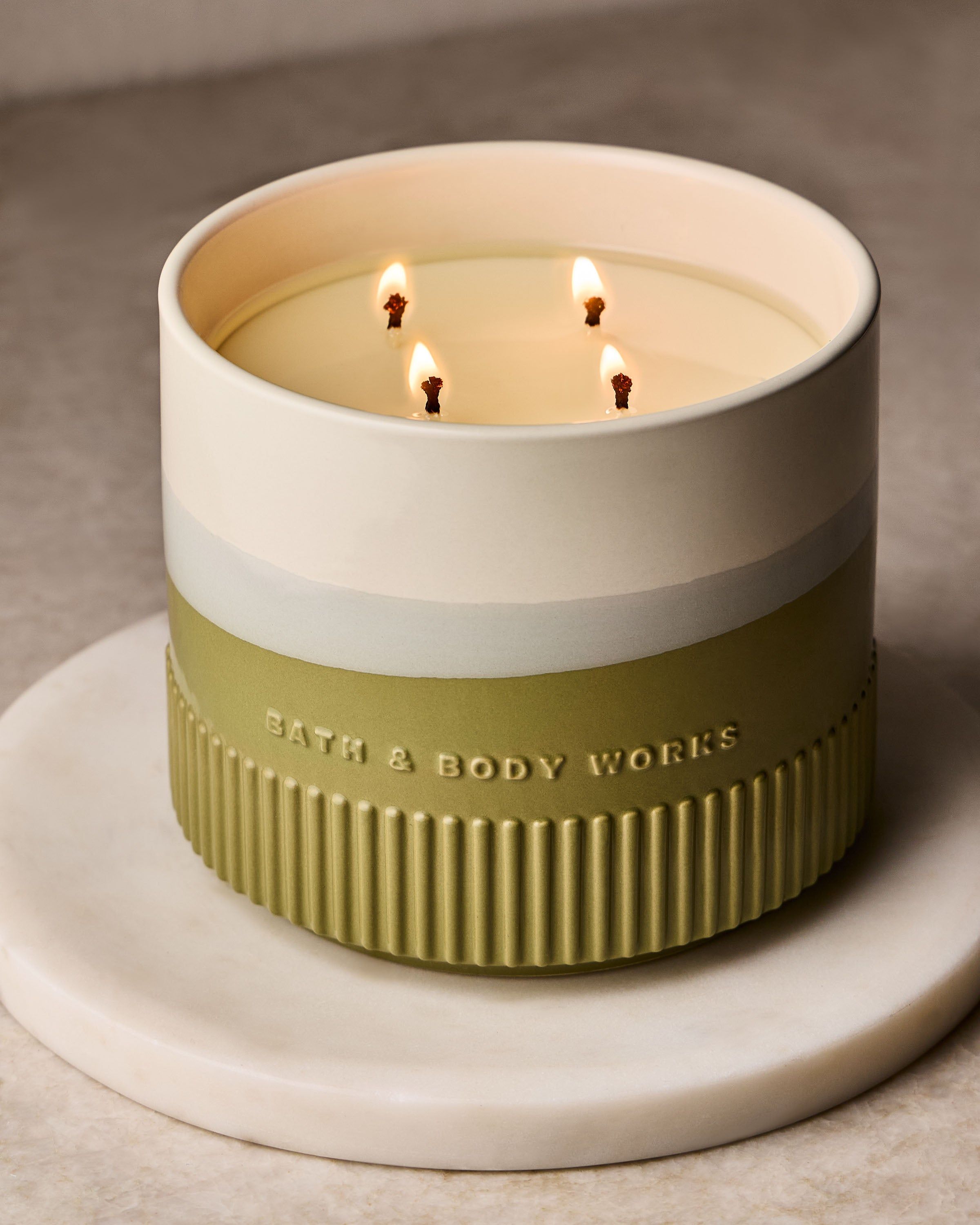 Vonná svíčka Bath & Body Works se 4 knoty v keramické nádobě