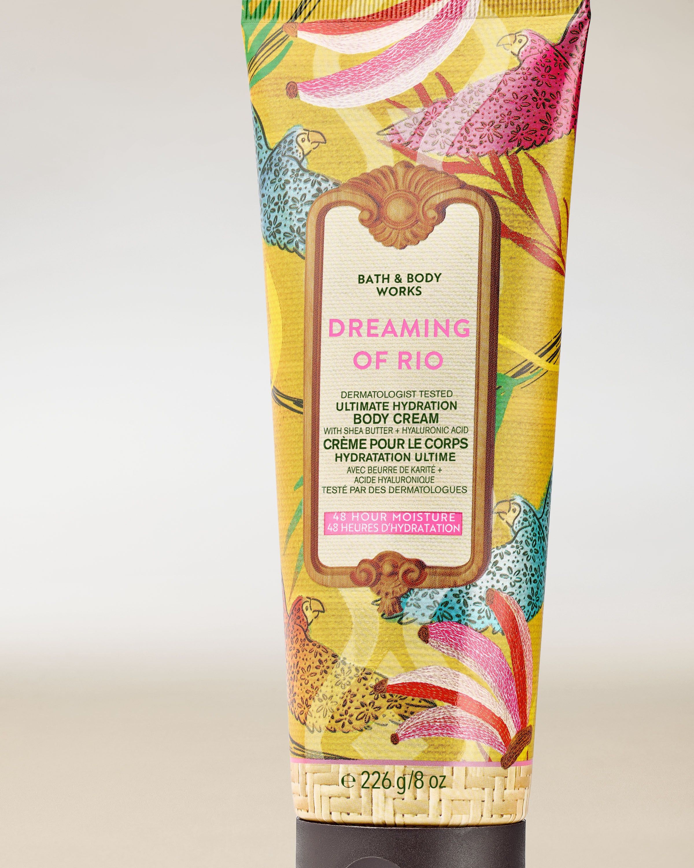 Tělový krém Bath & Body Works Dreaming of Rio s pestrou tropickou etiketou.