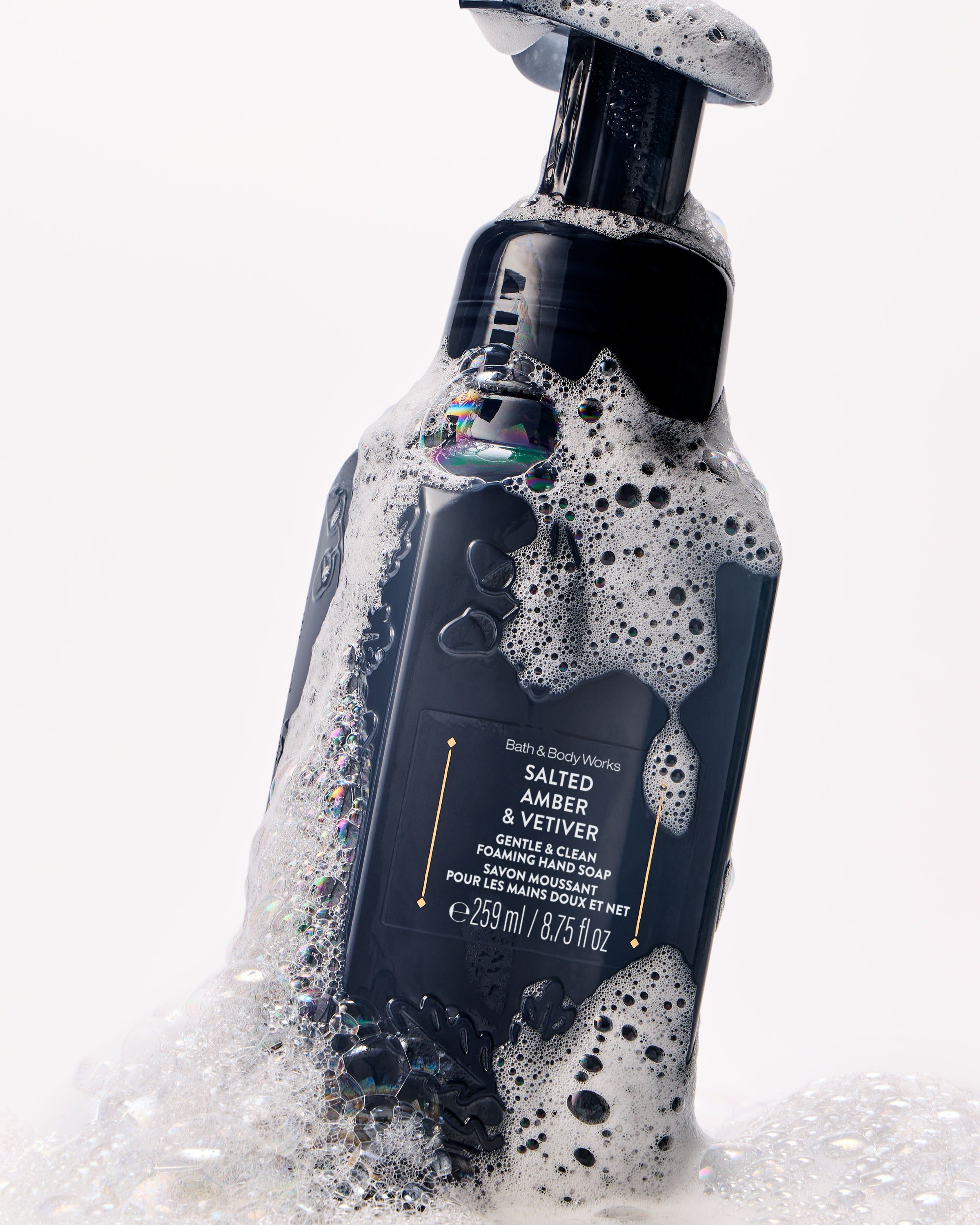 Jemné pěnové mýdlo na ruce Bath & Body Works Salted Amber & Vetiver, 259 ml