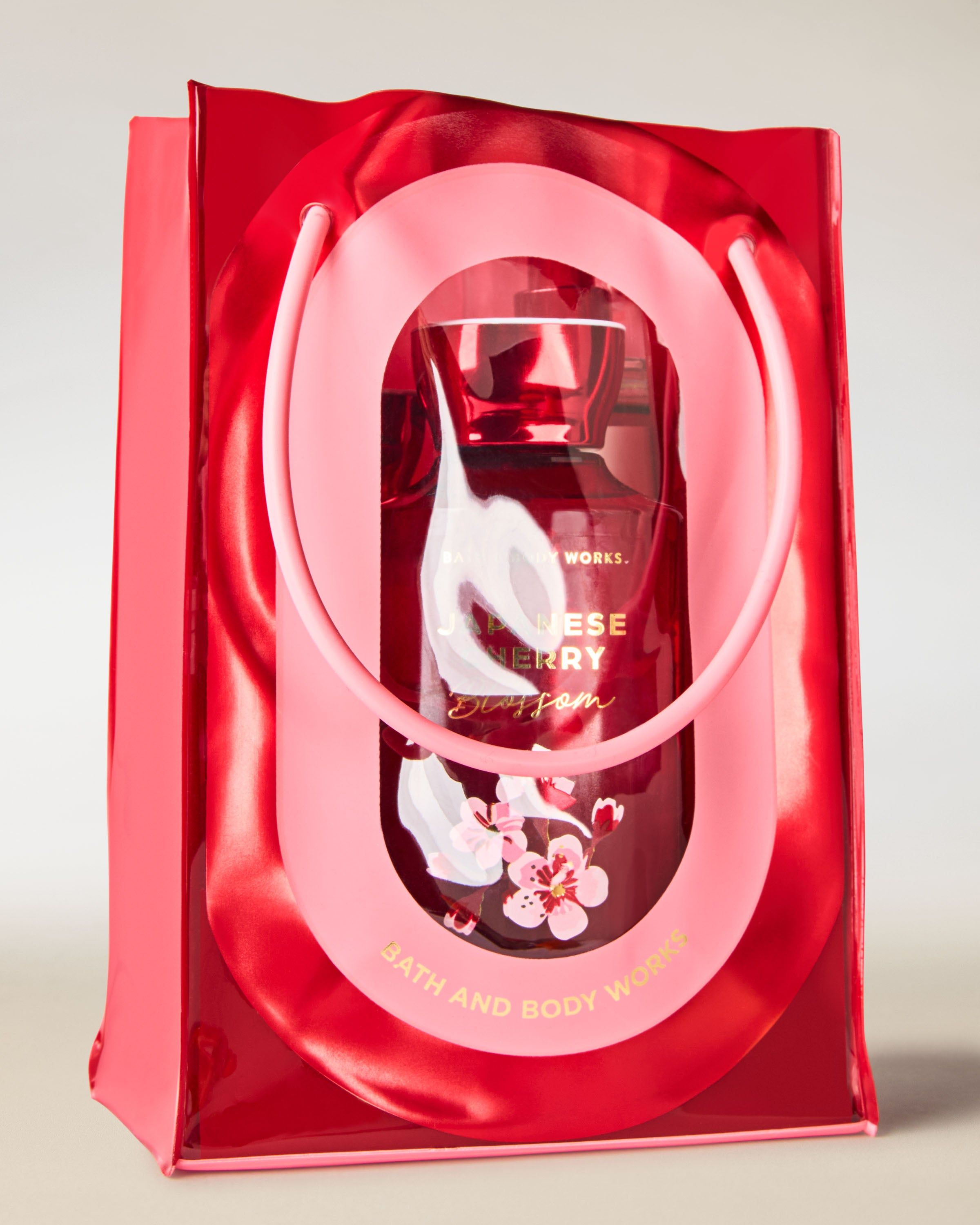Dárková taška Japanese Cherry Blossom od Bath & Body Works v červeno‑růžovém květinovém stylu.