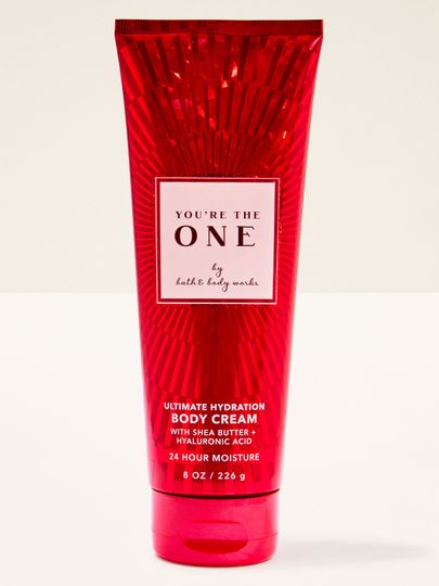 Tělový krém Bath & Body Works You’re The One v červené lesklé tubě, 226 g.