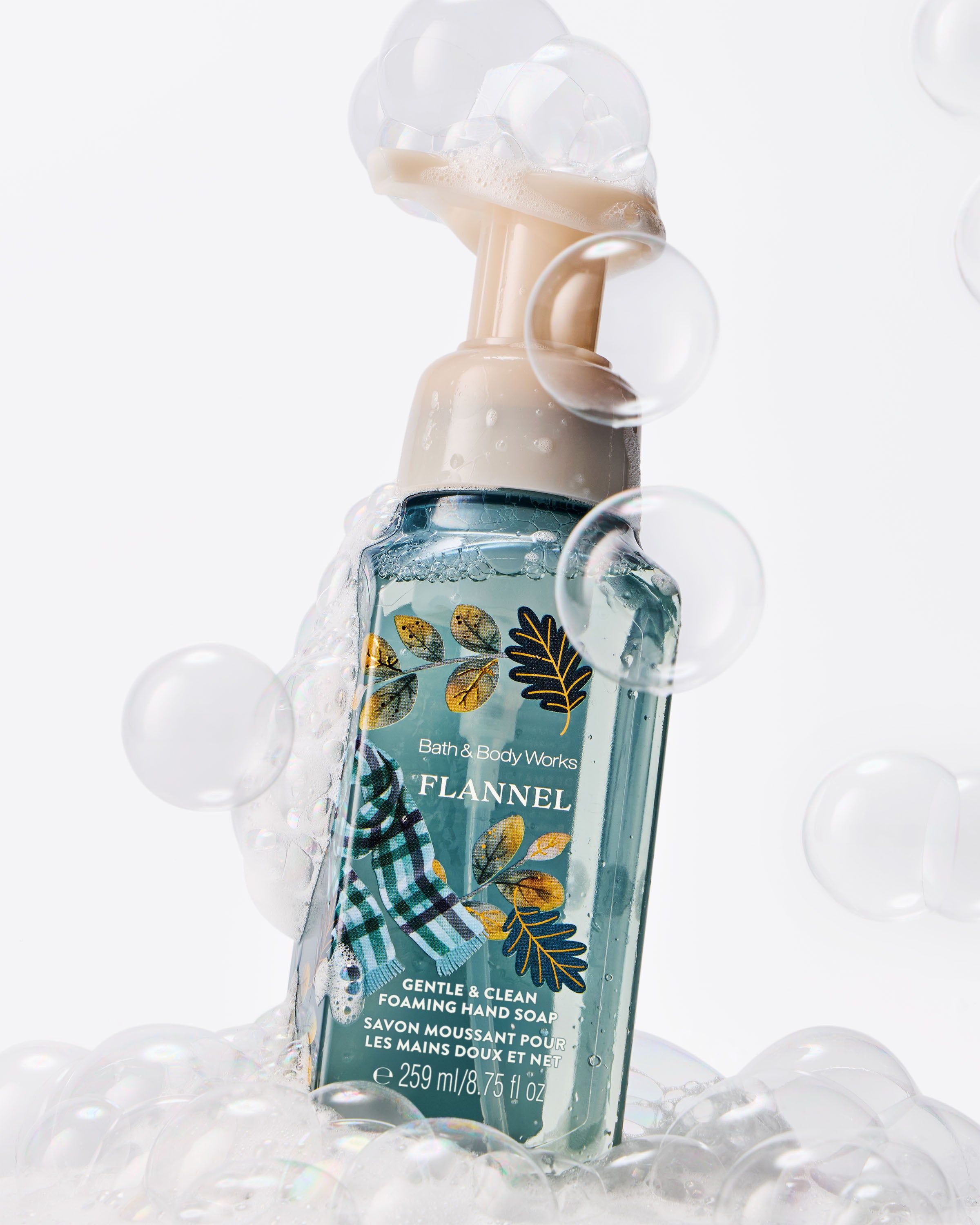 Jemné pěnové mýdlo na ruce Bath & Body Works Flannel, 259 ml