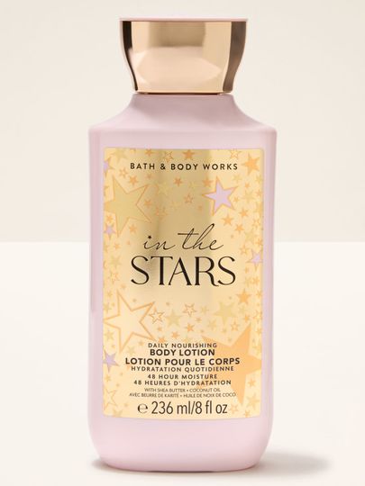 Balsam do ciała "In the Stars" w różowej butelce ze złotą zakrętką i brokatowymi gwiazdkami. Bath & Body Works.
