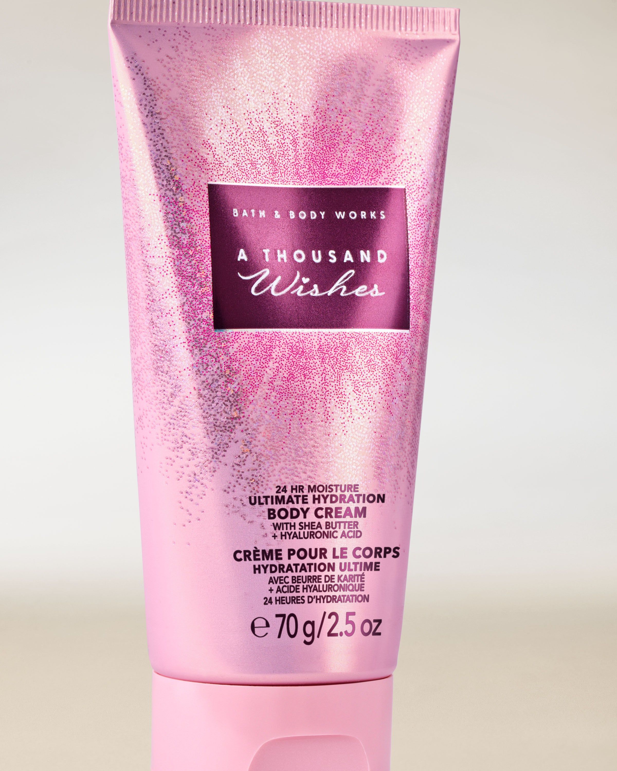 Tělový krém Bath & Body Works A Thousand Wishes v růžové třpytivé tubě, 70 g.