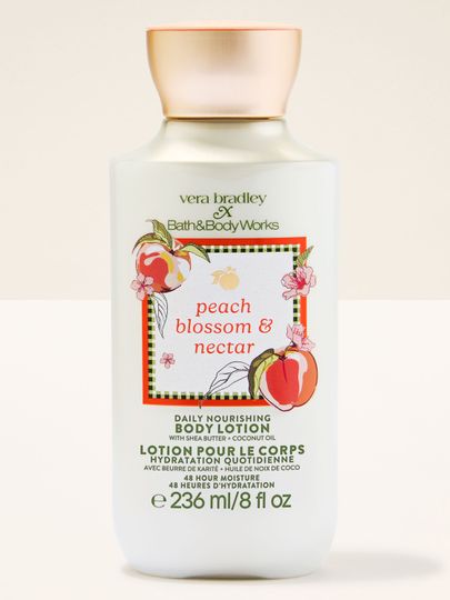 Bath & Body Works Peach Blossom & Nectar – tělové mléko ve světlém flakonu s broskvově‑květinovým štítkem.