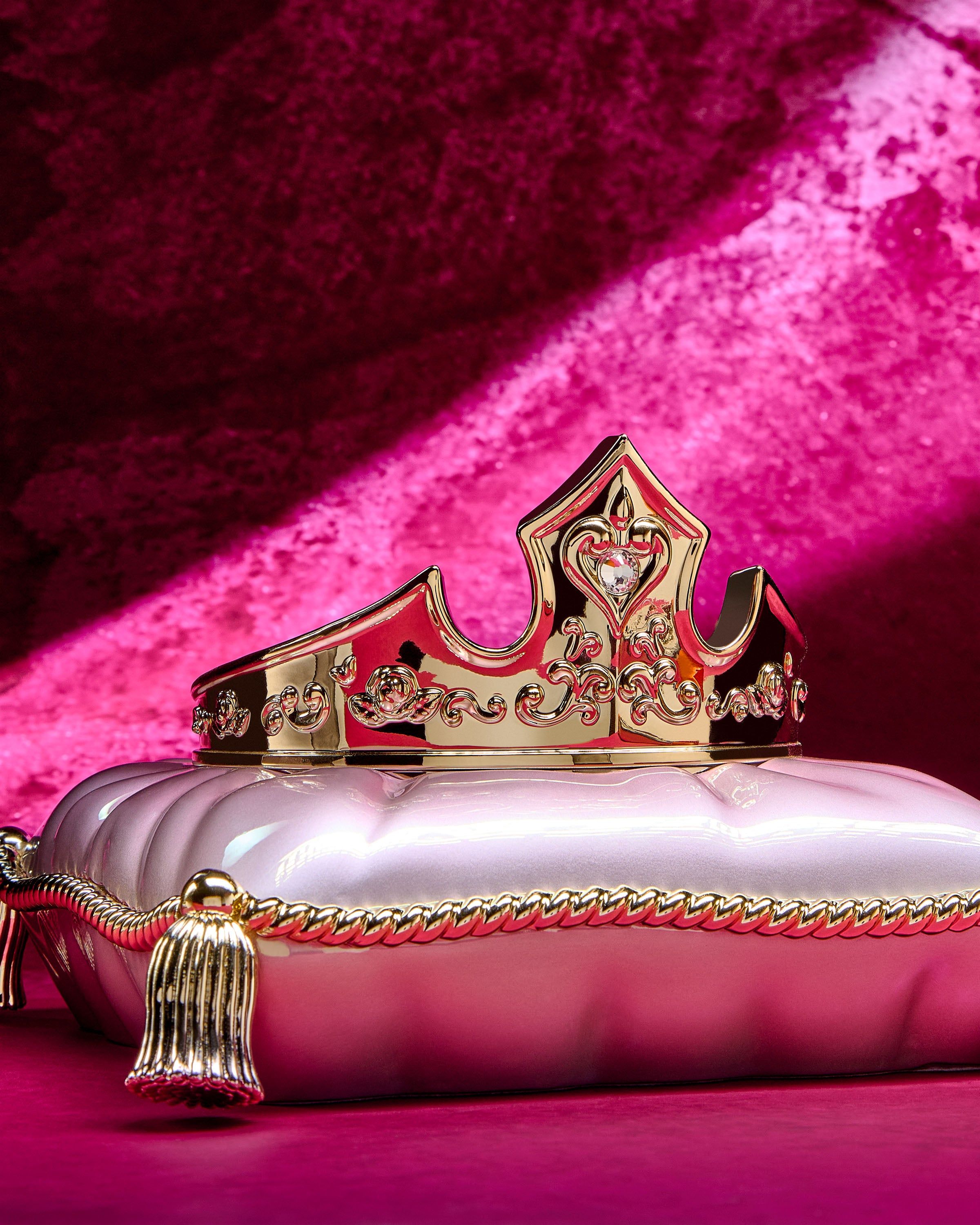 Zlatý stojánek na 3knotovou svíčku ve tvaru koruny na perlovém polštářku Disney Princess.