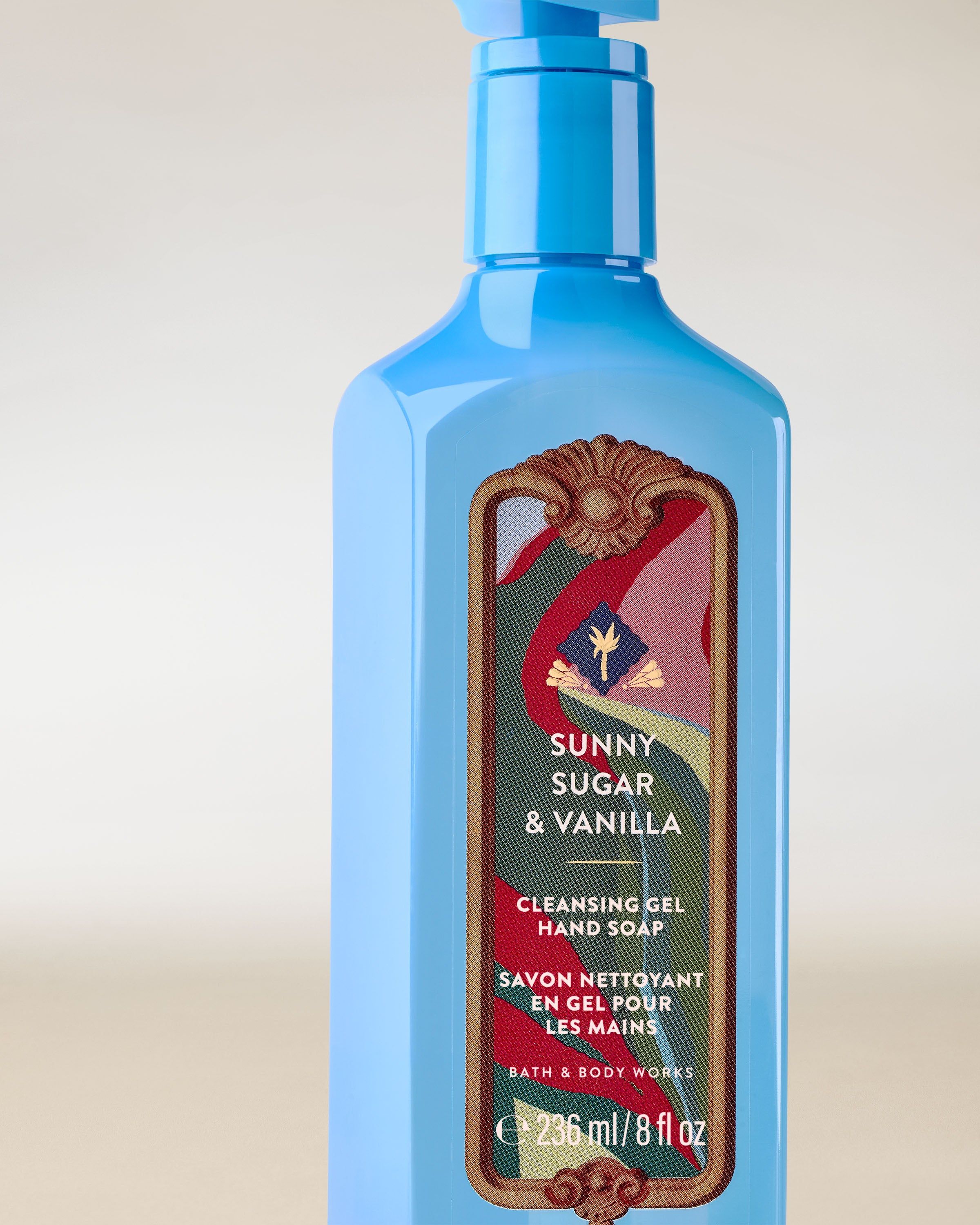 Sunny Sugar & Vanilla – gel na ruce v modrém obalu s pumpičkou a ozdobnou etiketou v teplých, sladkých odstínech.