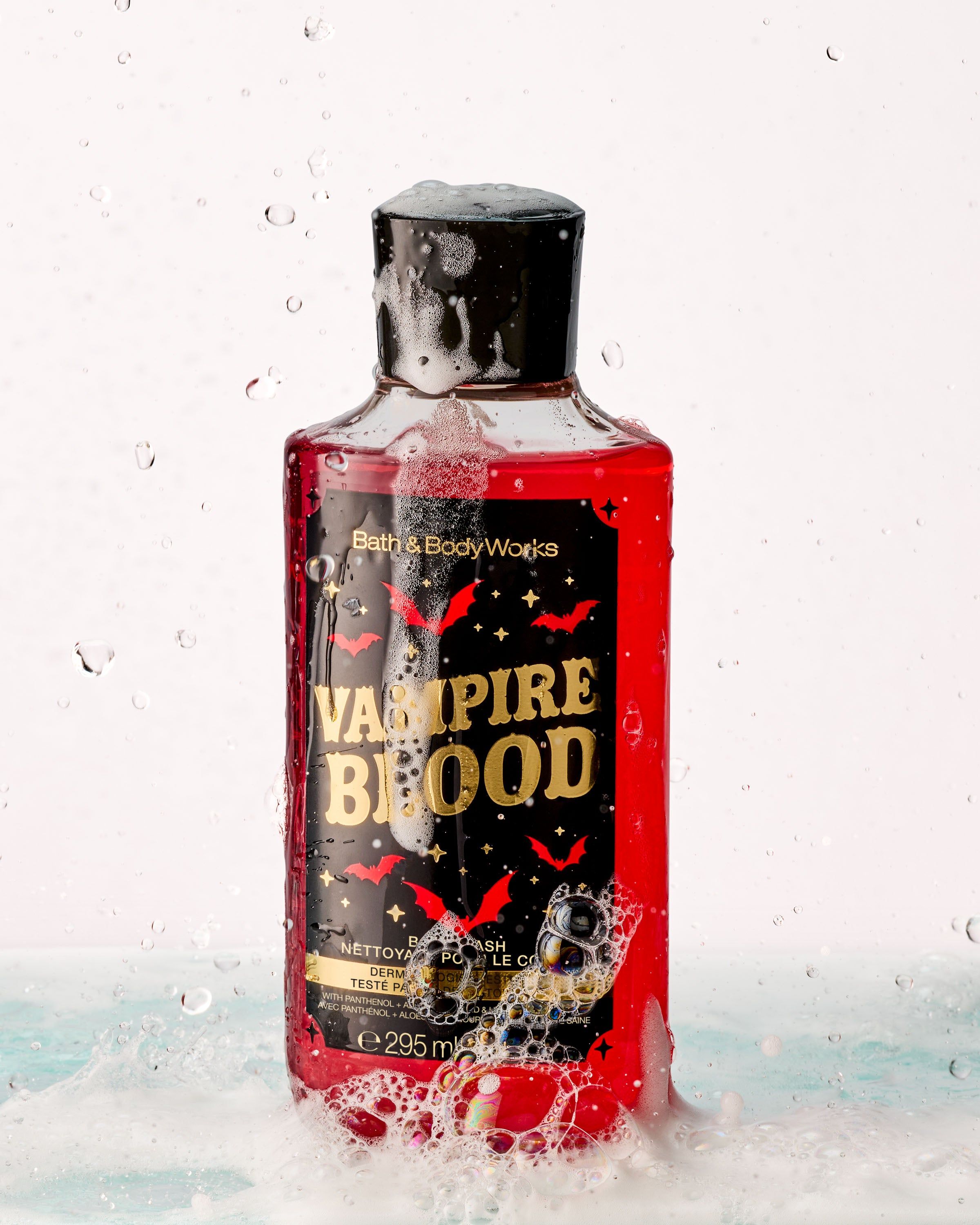 Sprchový gel Bath & Body Works Vampire Blood v červené lahvi 295 ml