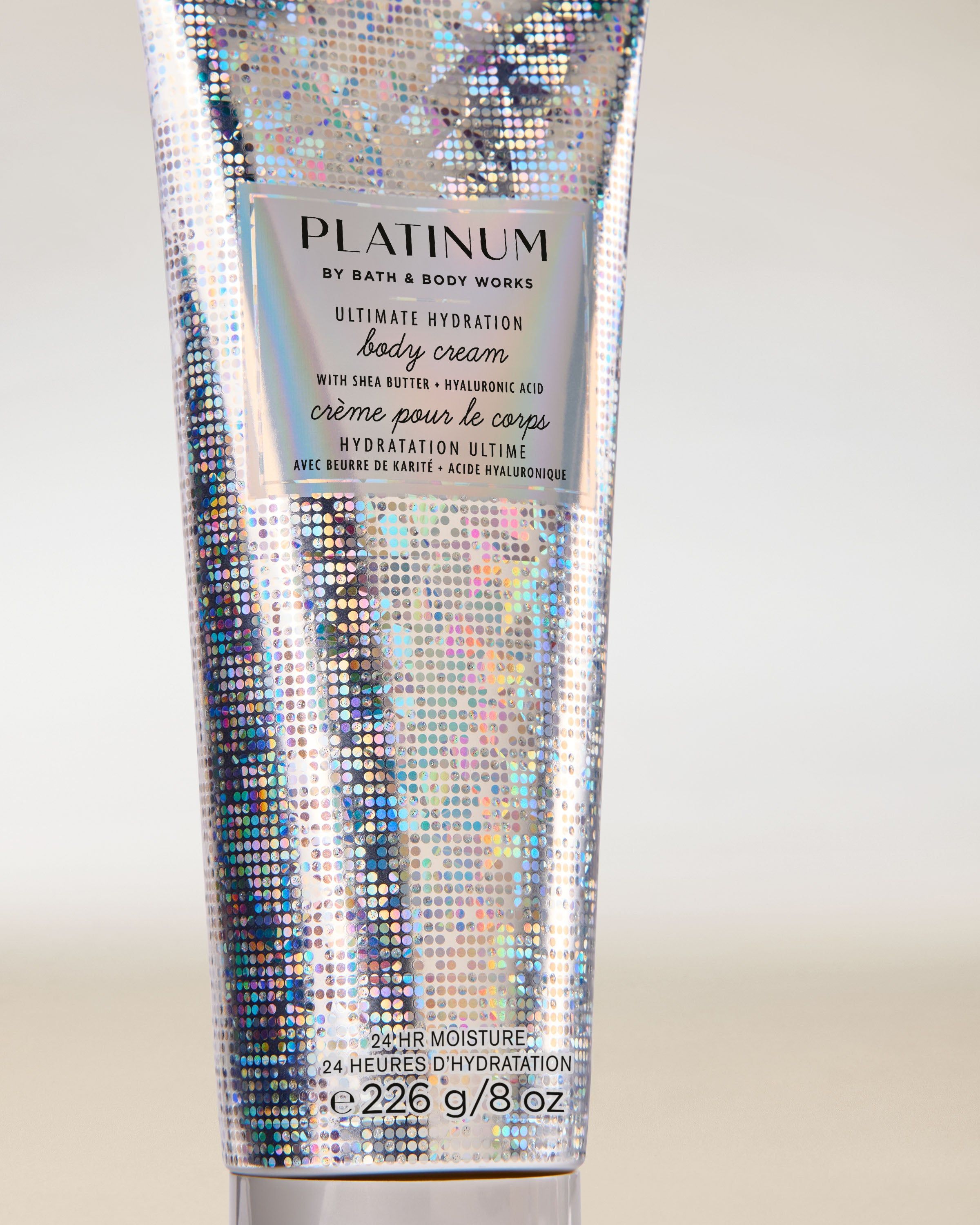 Tělový krém Bath & Body Works Platinum Ultimate Hydration v holografické tubě, 226 g.