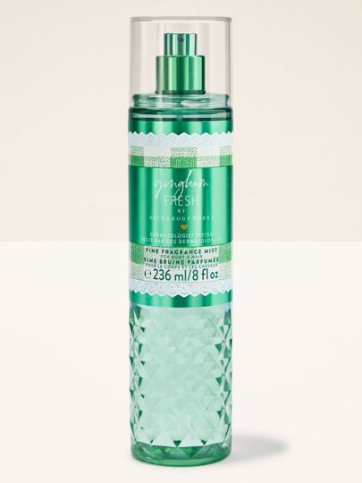 Vonná mlha Bath & Body Works Gingham Fresh 236 ml v zeleném flakonu s rozprašovačem.