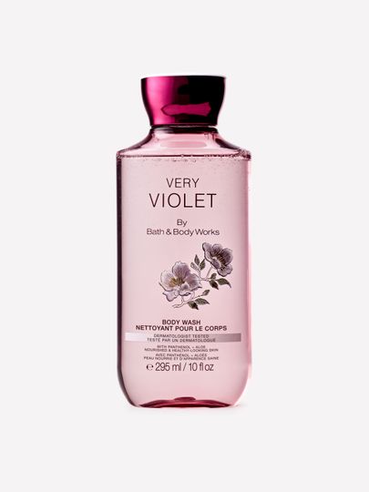 Sprchový gel Very Violet Bath & Body Works s motivem fialek na etiketě