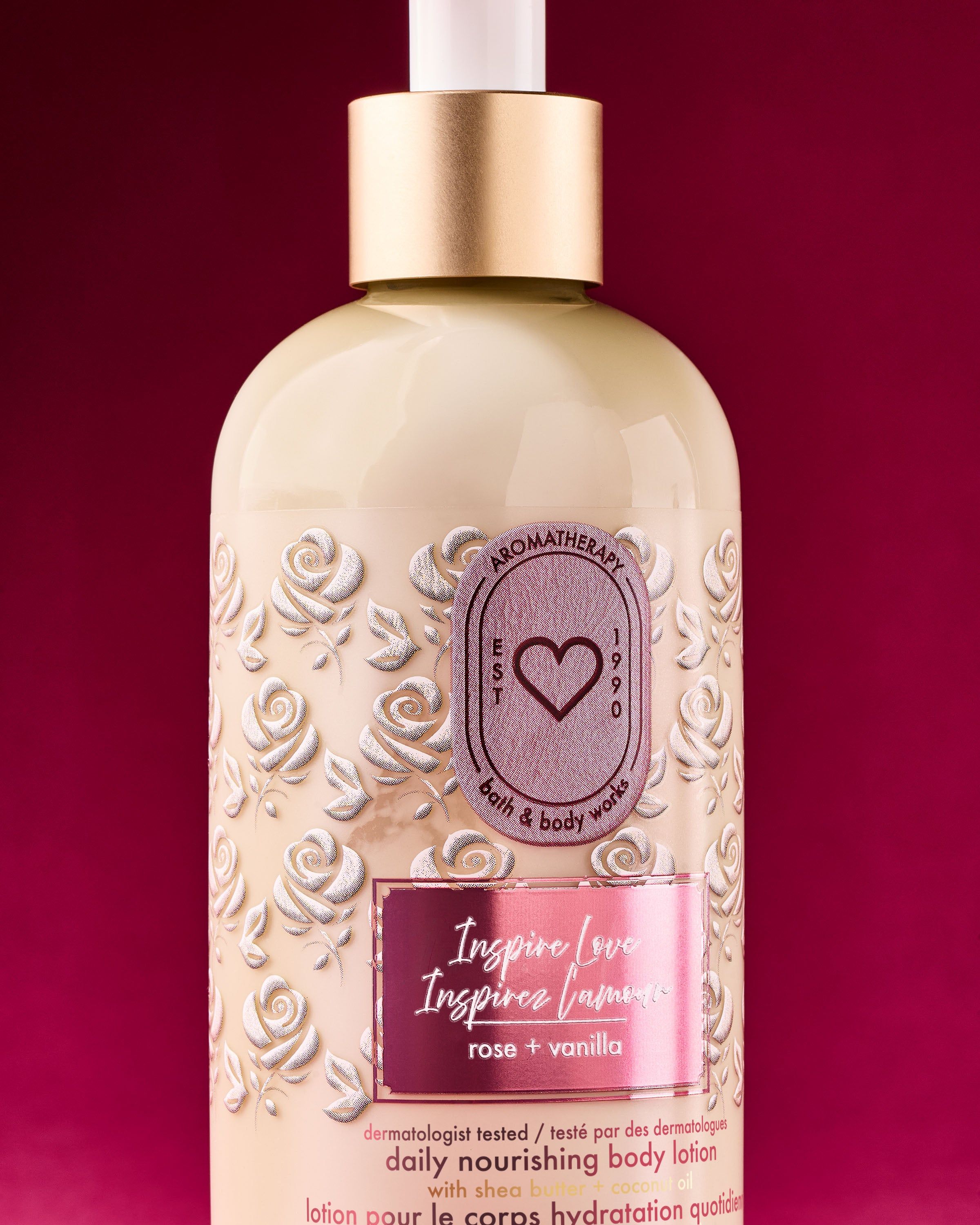 Tělové mléko „Inspire Love” rose+vanilla Aromatherapy – výživná péče v reliéfní lahvi.