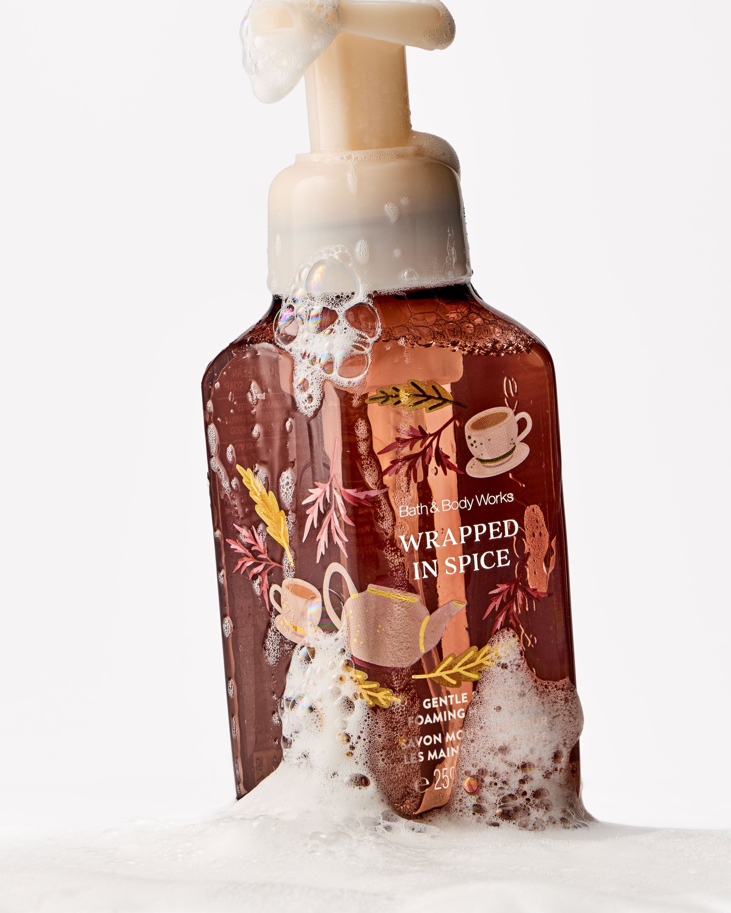 Jemné pěnové mýdlo na ruce Bath & Body Works Wrapped in Spice, 259 ml