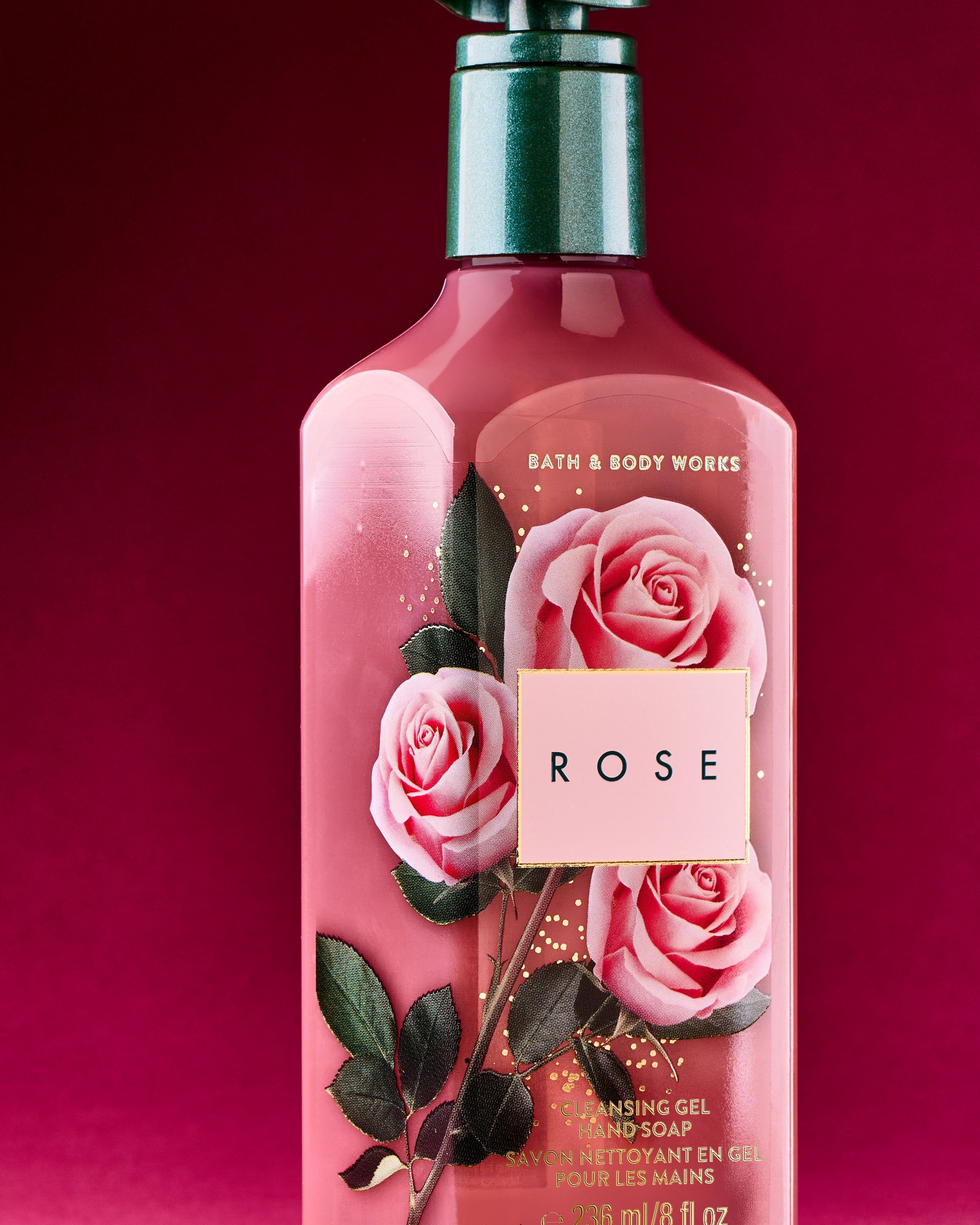 Bath & Body Works Rose – růžové gelové mýdlo na ruce s růžemi a elegantní zelenou pumpičkou.