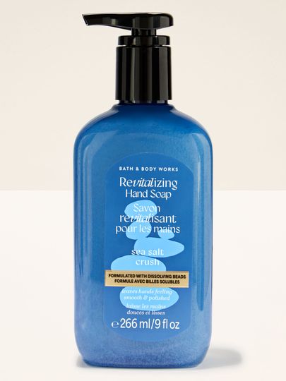 Gel na mytí rukou Bath & Body Works Sea Salt Crush 266 ml v modré lahvi s pumpičkou.