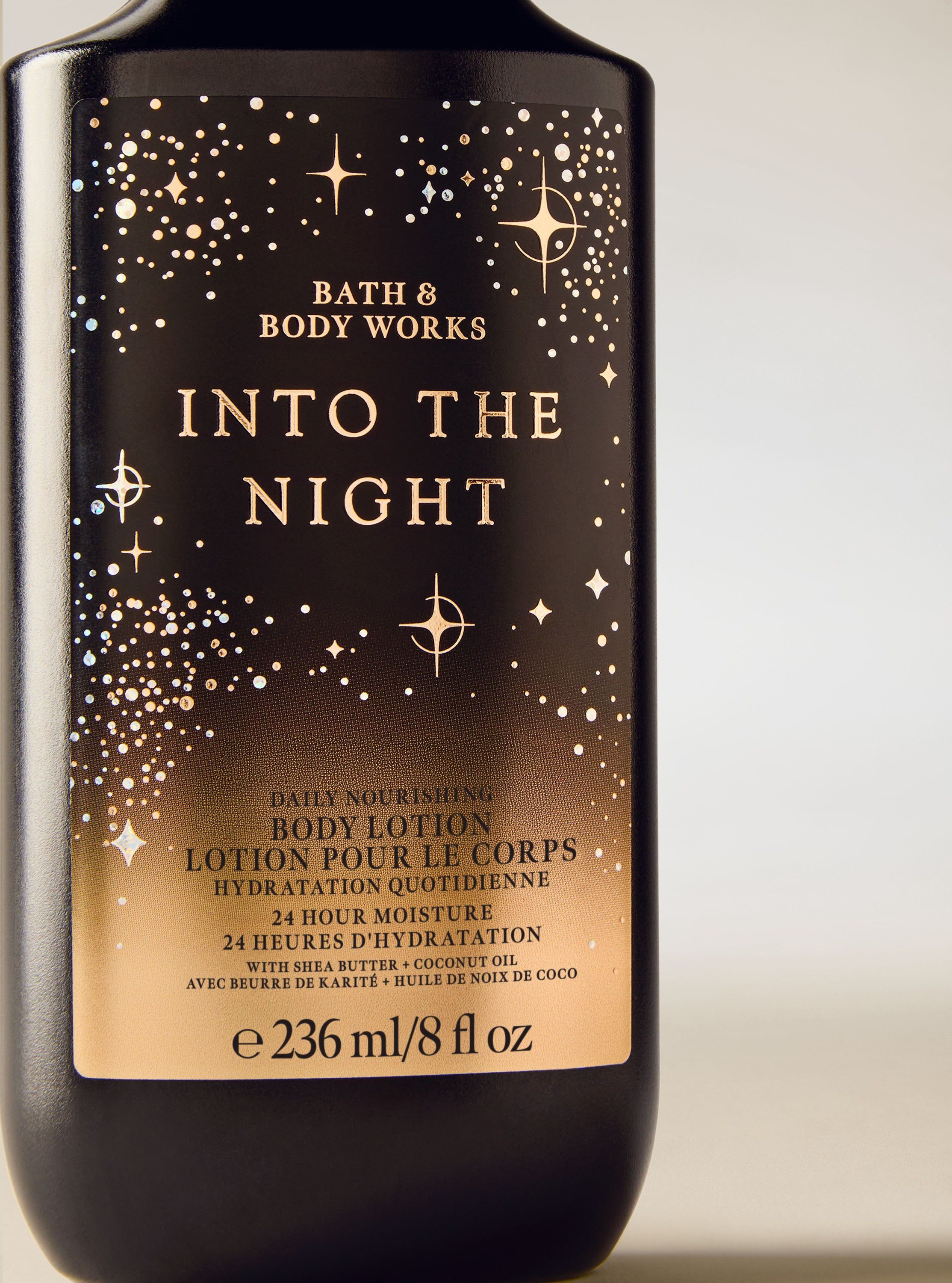 Tělové mléko Into the Night Bath & Body Works v černé lahvi se zlatým štítkem