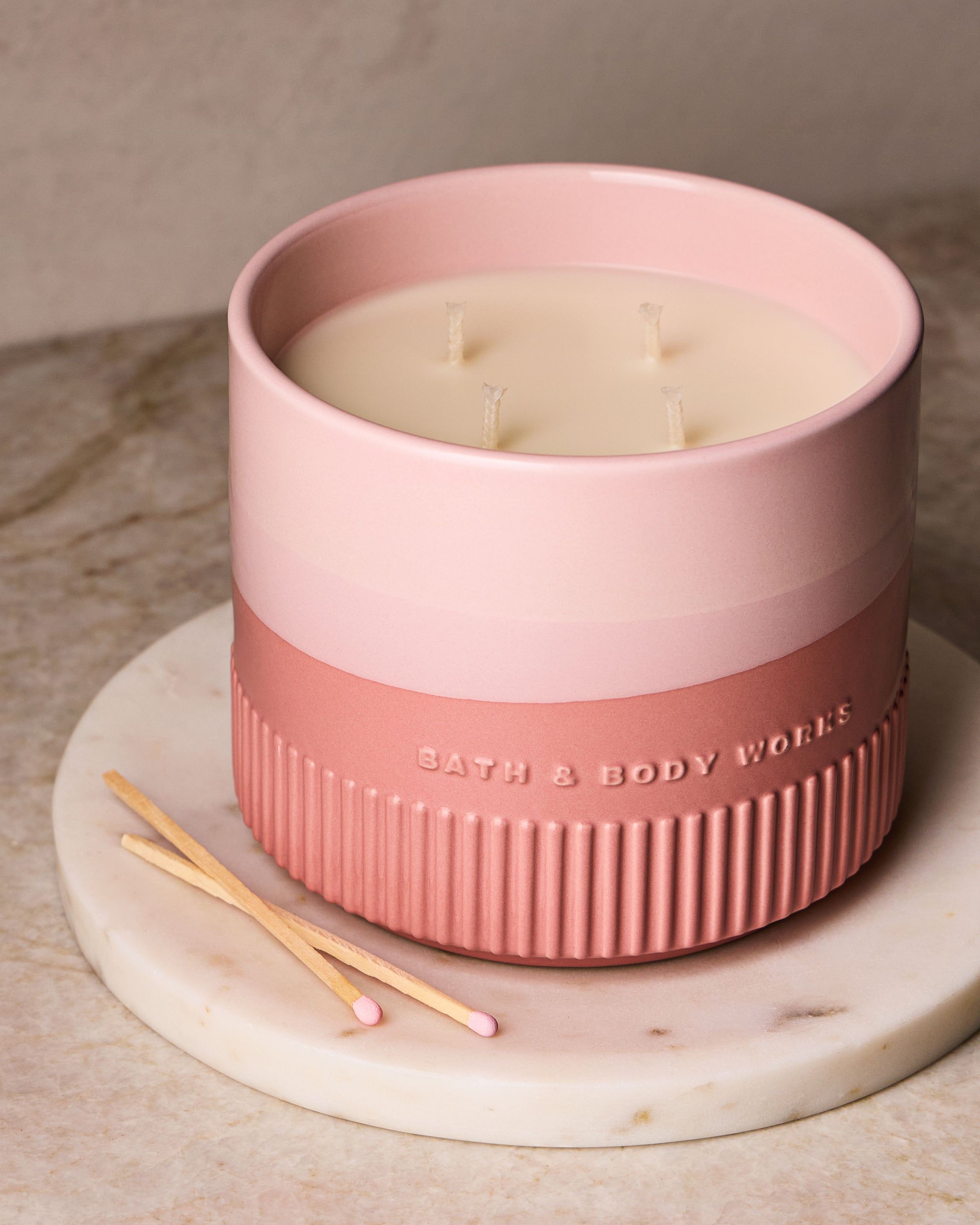 Vonná svíčka Bath & Body Works se 4 knoty v keramické nádobě