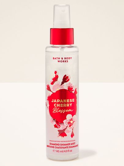 Třpytivá vonná mlha Bath & Body Works Japanese Cherry Blossom 145 ml v transparentním flakonu s rozprašovačem.