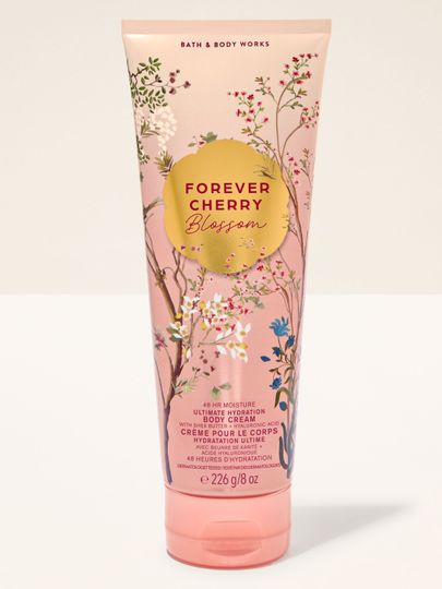 Tělový krém Bath & Body Works Forever Cherry Blossom 226 g ve světle růžové tubě s květinovým motivem.