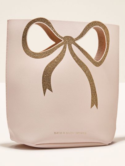 Taška Bath & Body Works v béžové barvě s velkou zlatou mašlí – elegantní doplněk z dárkové kolekce