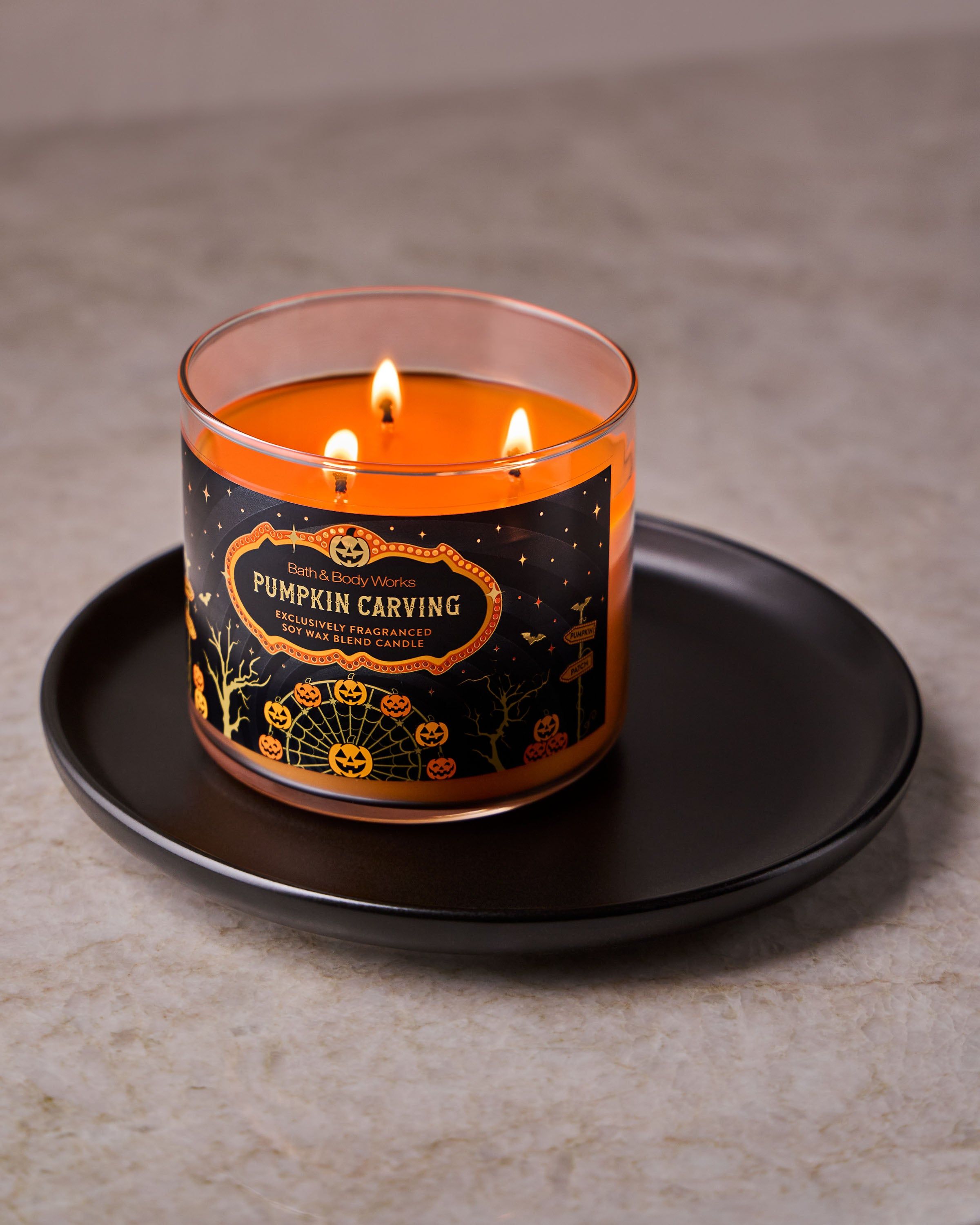 Vonná svíčka Bath & Body Works Pumpkin Carving ve skleněné nádobě s černým víčkem