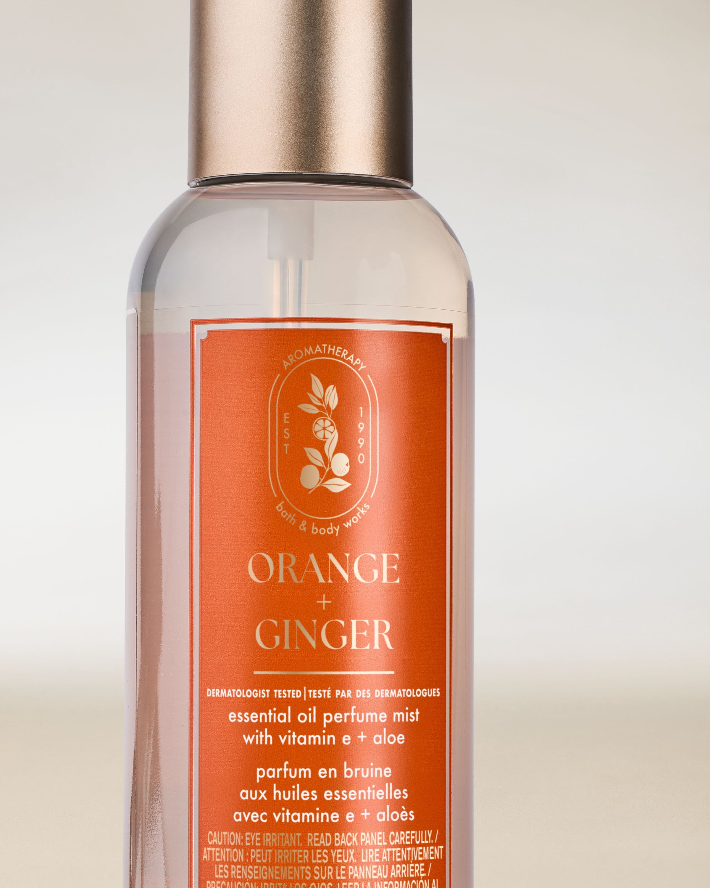 Vonná mlha Bath & Body Works Aromatherapy Orange + Ginger 173 ml ve flakonu s rozprašovačem.