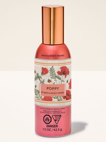 Bath & Body Works Poppy – koncentrovaný pokojový sprej v červeném flakonu s květinovým motivem máků.