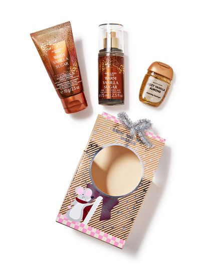 Sada Warm Vanilla Sugar: krém a třpytivá mlha, gel Cozy Vanilla Almond. Proužkované balení s myší. Bath & Body Works.