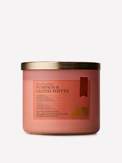 Vonná svíčka Bath & Body Works Pumpkin & Salted Toffee ze směsi sójového vosku, 3 knoty