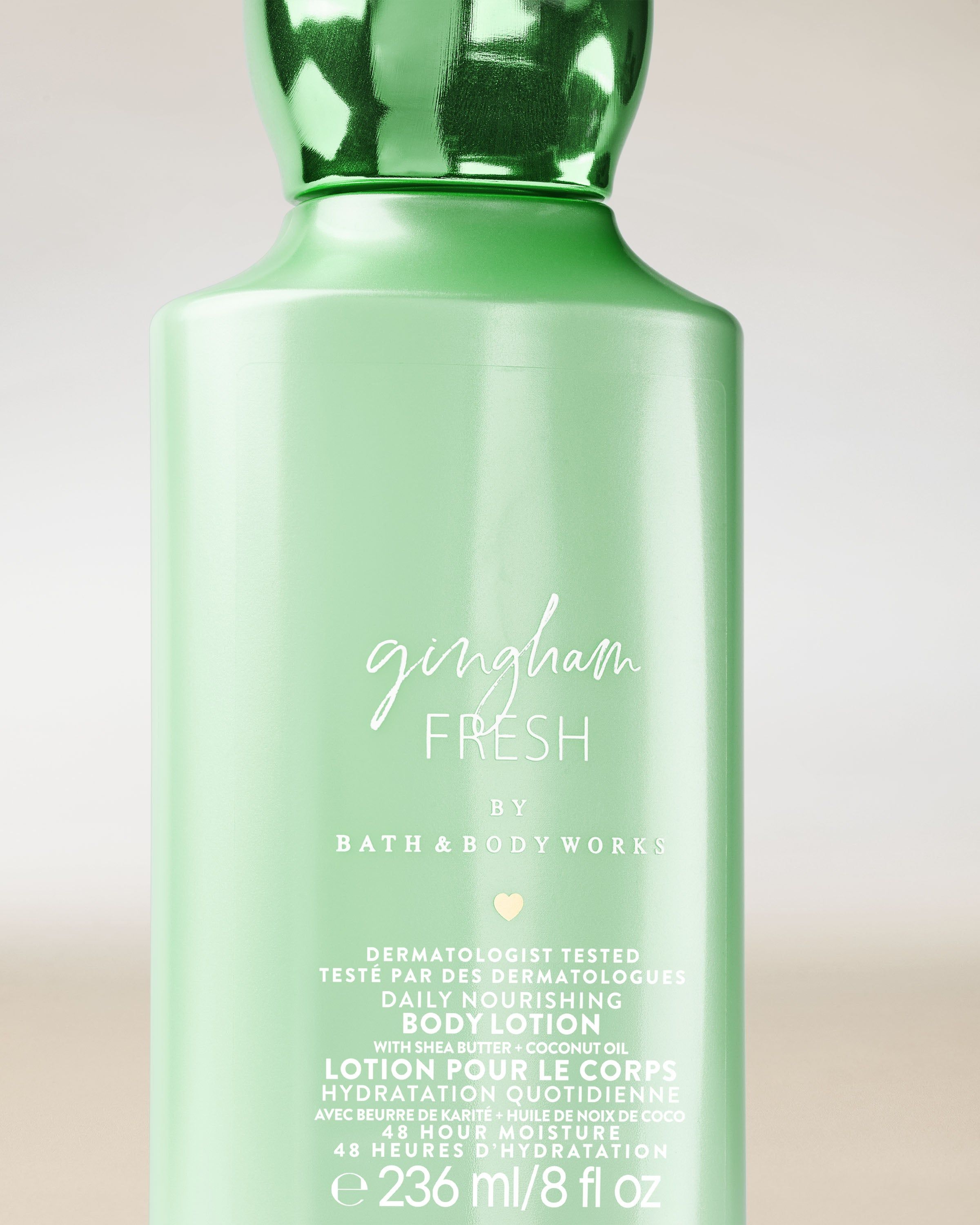 Tělové mléko Bath & Body Works Gingham Fresh 236 ml v zelené lahvi s minimalistickým designem.