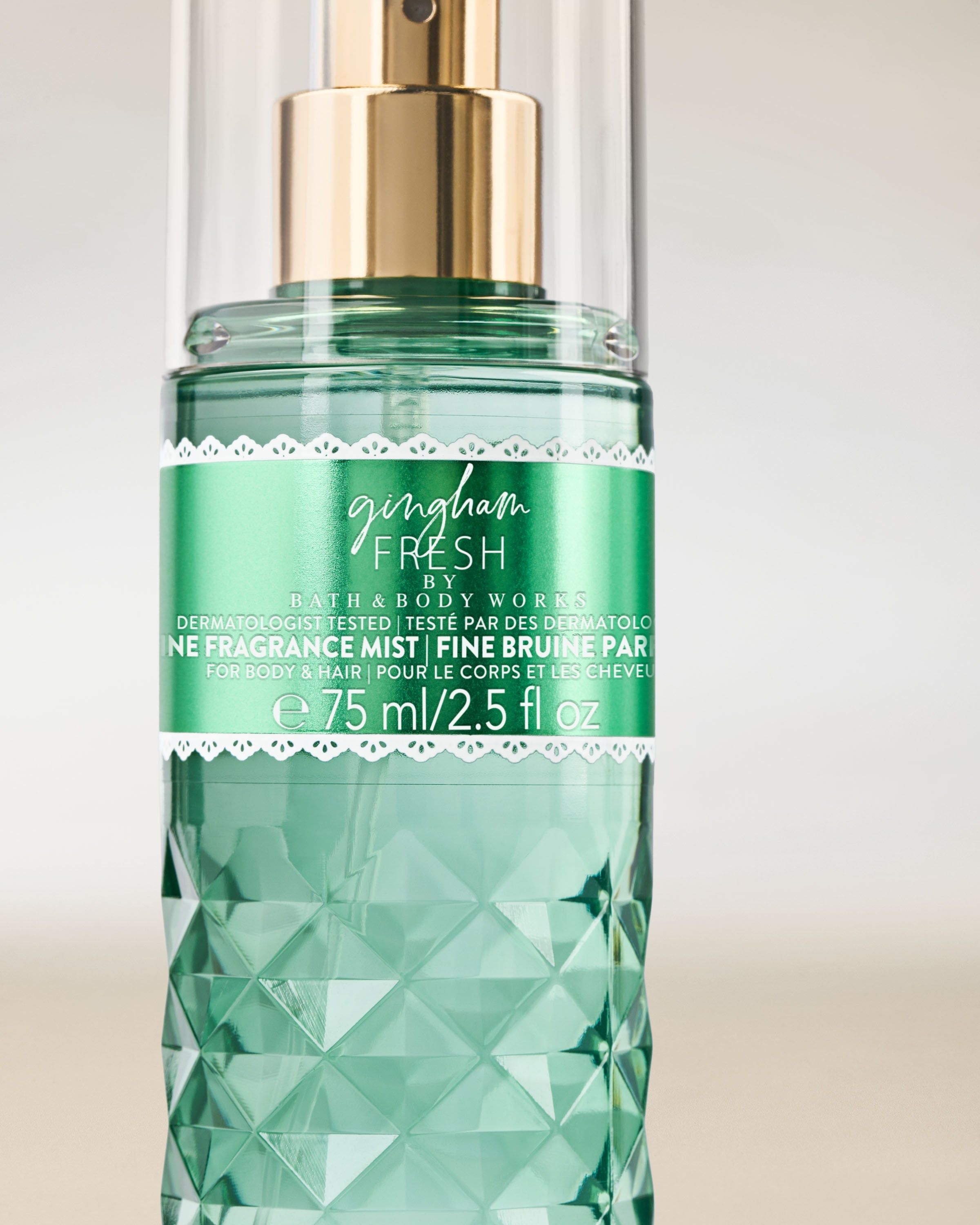 Vonná mlha Bath & Body Works Gingham Fresh 75 ml v zeleném flakonu s rozprašovačem (mini).